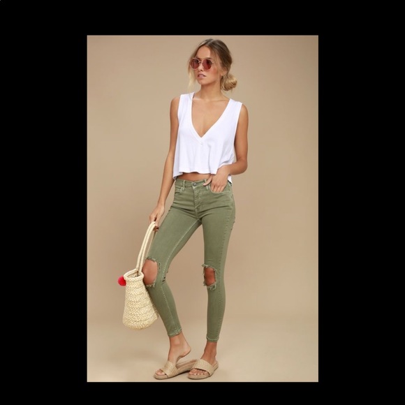 Distressed skinny jeans